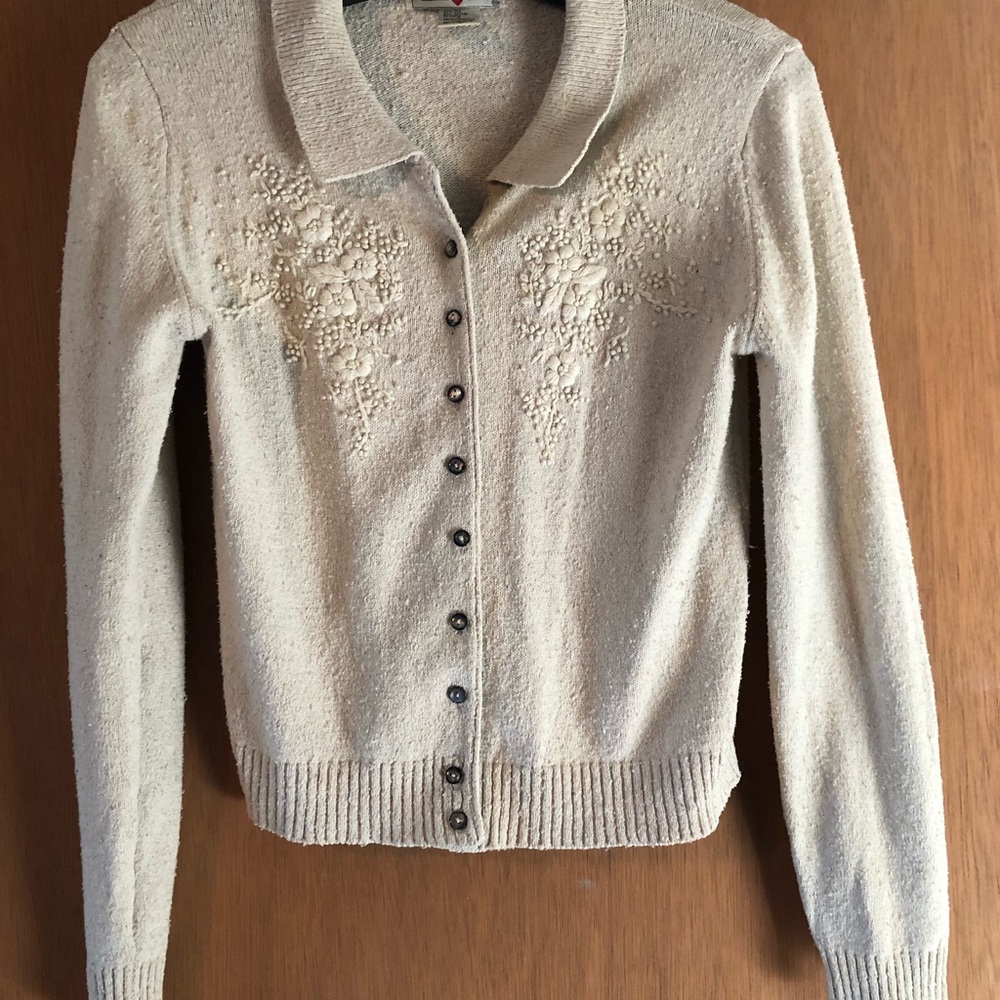 Cardigan embroidered sweater